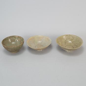 Five ceramic bowls, Yuan/Ming dynasty.