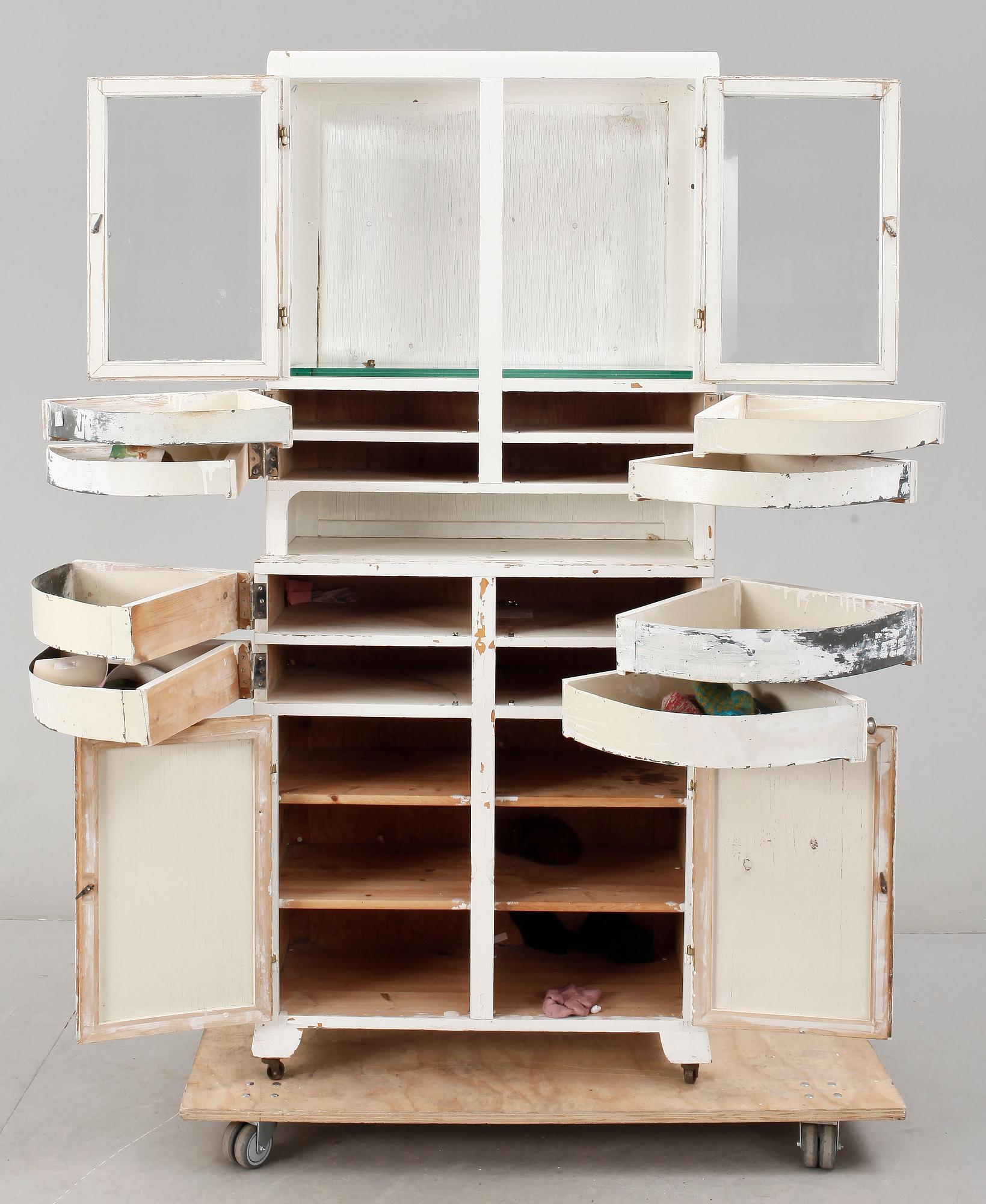 LÄKARSKÅP, 1900-talets första hälft.