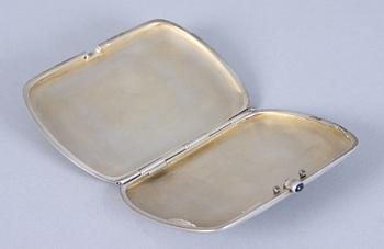 CIGARETTSKRIN, silver, utländska stämplar. 84 gram.