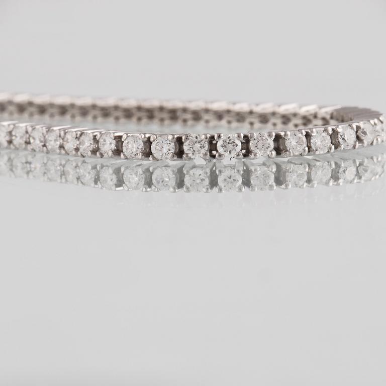 ARMBAND, 18K vitguld med briljantslipade diamanter ca 2.20 ct. Vikt 8,2 gram.