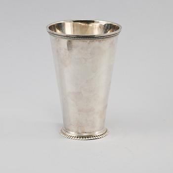 BÄGARE, silver, C.G Hallberg, Stockholm, 1955, vikt 419 gram.