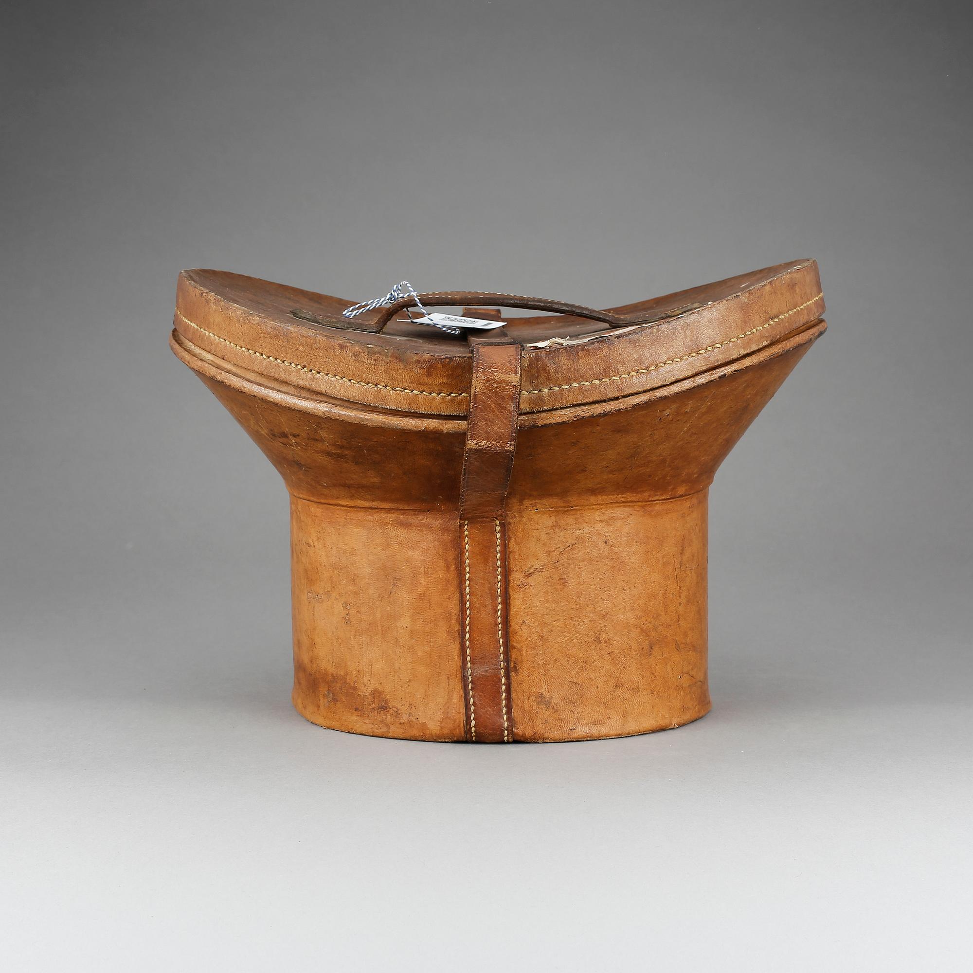 HATT MED HATTASK, 1900-talets början.