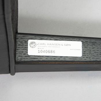 Frits Henningsen, fåtölj, "Heritage Chair", modell "FH419", och fotpall, Carl Hansen & Son, Danmark.