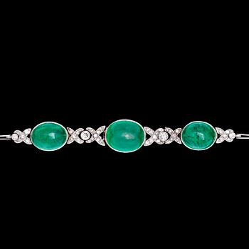 A cabochon cut emerald and diamond bracelet, tot. app. 0.80 cts.