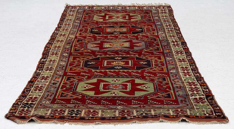 Matta, semiantik Kazak, ca 335 x 123 cm.