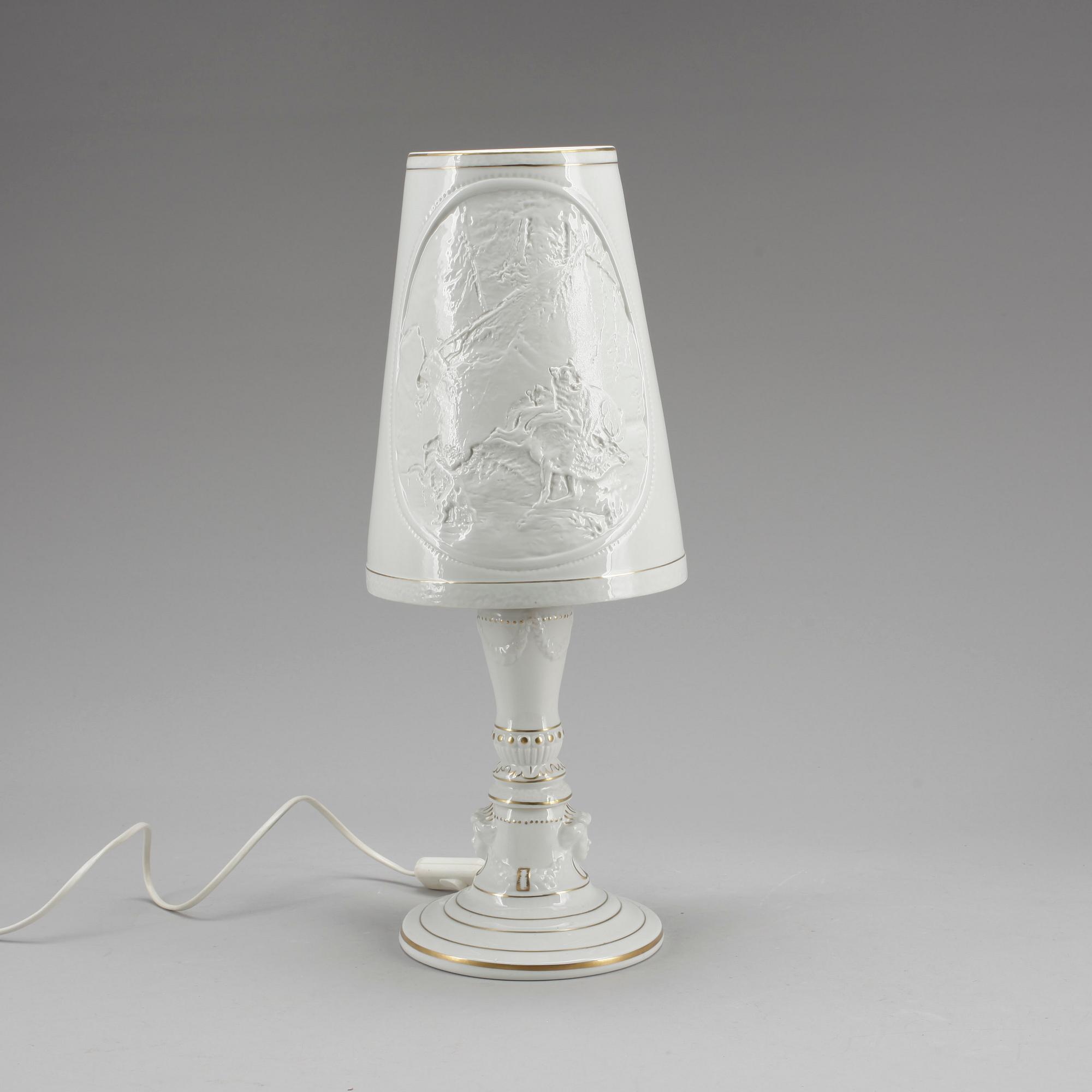 BORDSLAMPA, porslin, Schierholtz, 1900-talets andra hälft.