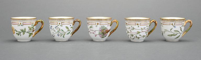 KAFFEKOPPAR MED FAT, 5 st, porslin, Flora Danica, Royal Copenhagen.