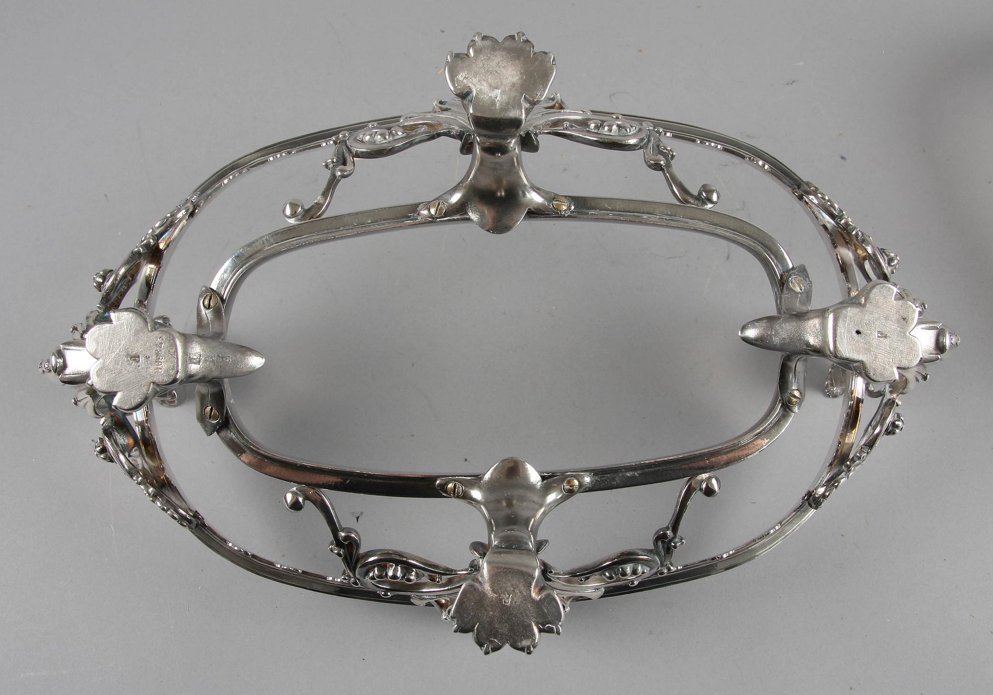 JARDINIERE, vitmetall och glas, Christofle, Paris, Frankrike, omkring 1900.