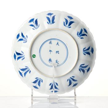 Fat, porslin. Qingdynastin, Kangxi (1662-1722).
