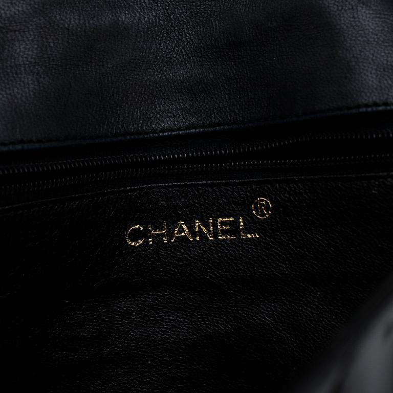 CHANEL, a black quilt leather shoulder bag.