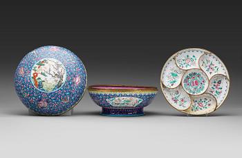 376. A enamel on copper box with cover, Qing dynasty presumably late 18th century.