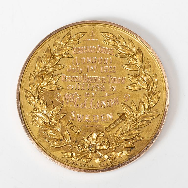 A medal, 15K gold, England, 1922.