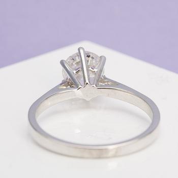 A ca 1.01 ct brilliant-cut diamond ring.