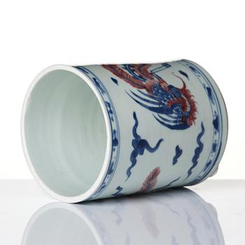 A blue and white and underglaze red 'phoenix' brushpot, Bitong, Qing dynasty, Kangxi (1662-1722).