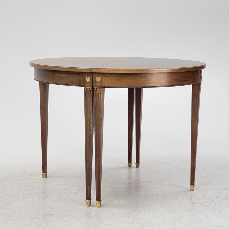 A mahogany veneered Gustavian style dining table, late 20th Century.