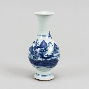 A blue and white vase, Qing dynasty, Kangxi (1662-1722).