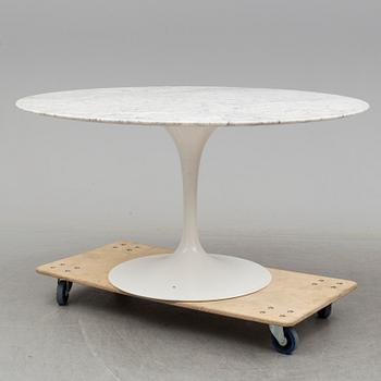 AN Eero Saarinen Tulip table, Knoll International, later part of the 20th century.