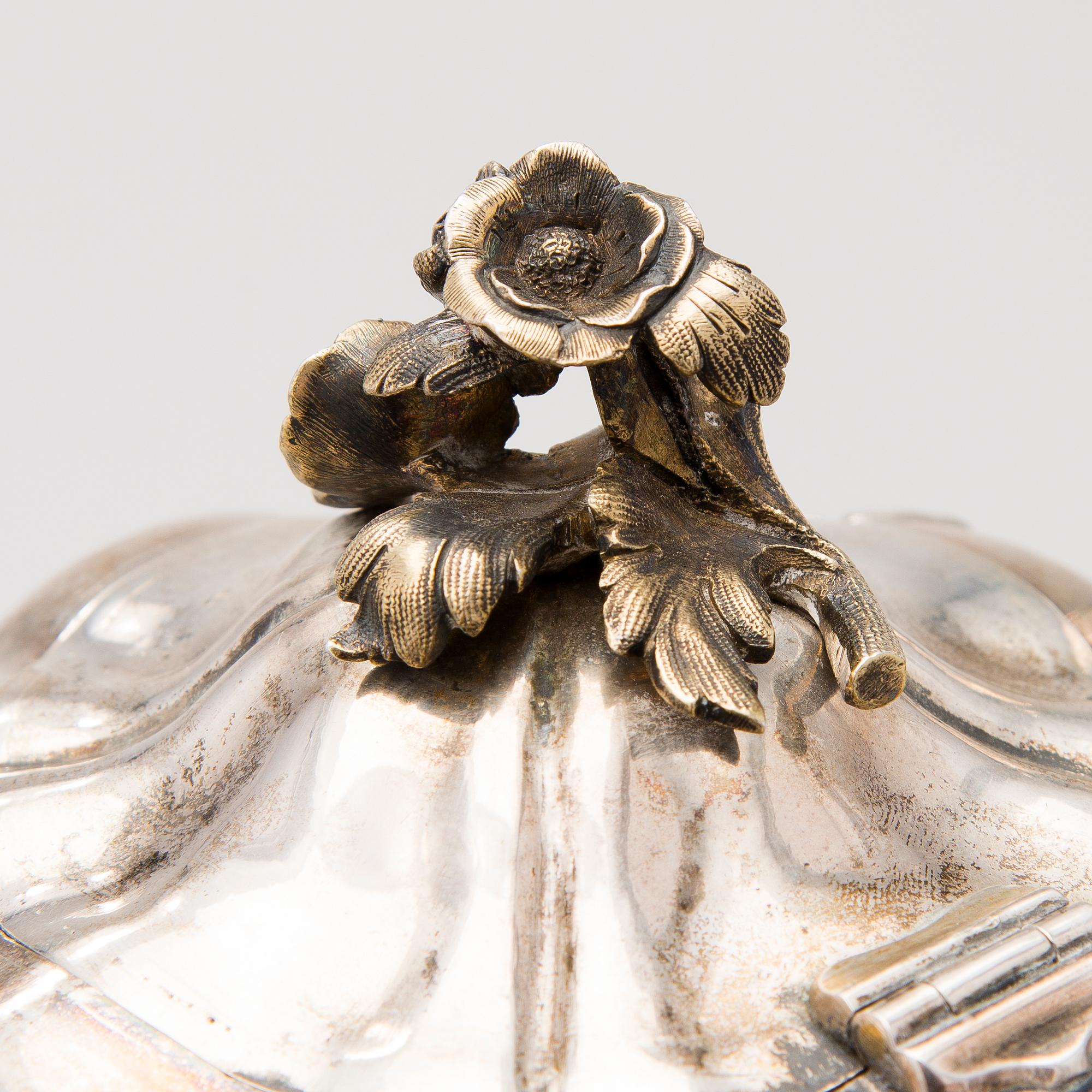 A Finnish neo rococo silver samovar by Anders Wilhelm Felixsson, Lovisa 1851.