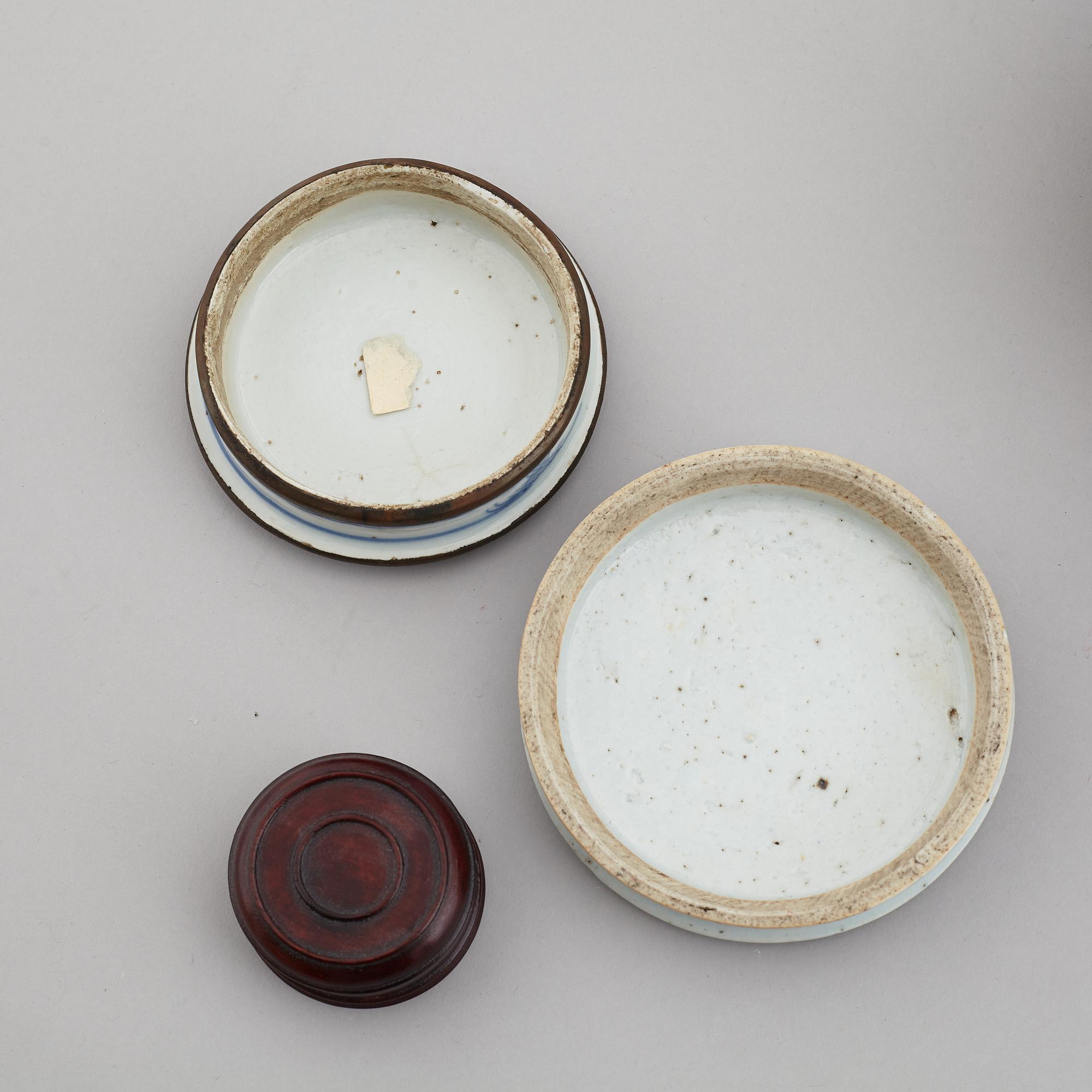 A set of three odd blue and white jars, late Qing dynasty, 19th Century.