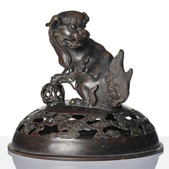 A large bronze censer with cover, Qing dynasty, 19th century.