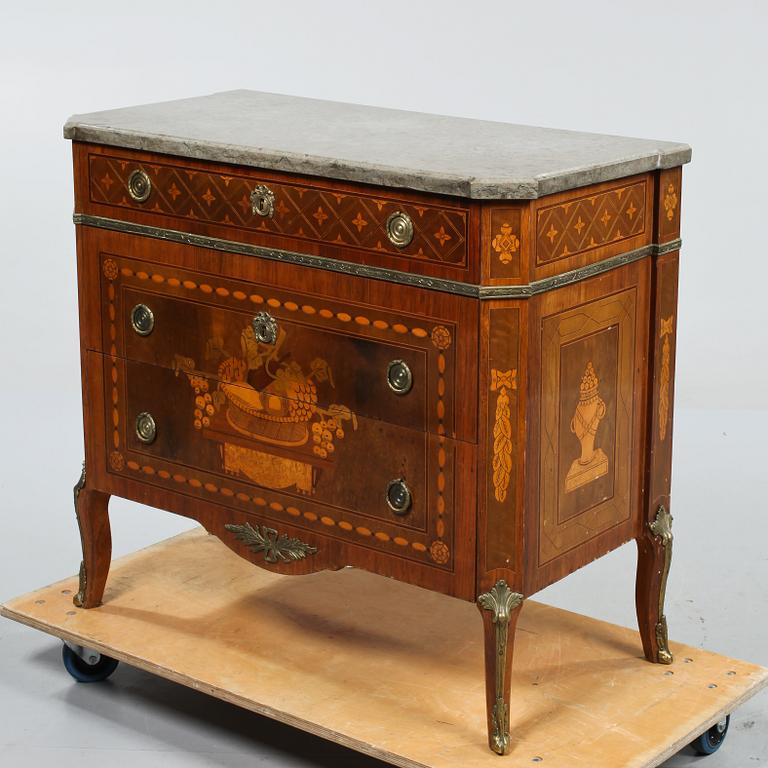 BYRÅ, gustaviansk stil, 1900-talets första hälft.