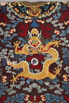 A Chinese embroidered silk robe, late Qing dynasty, circa 1900.
