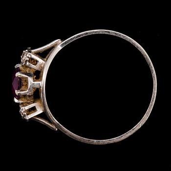 RING, 18 k vitguld, med ametist och diamanter.