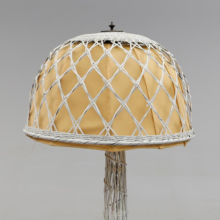 GOLV-/BORDSLAMPA, 1900-talets första hälft.