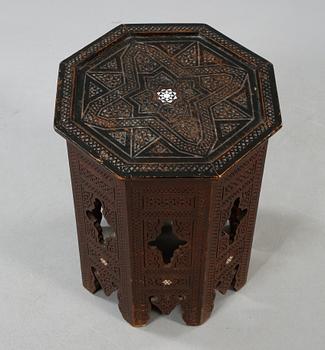 RÖKBORD, orientaliskt, 1900-tal.