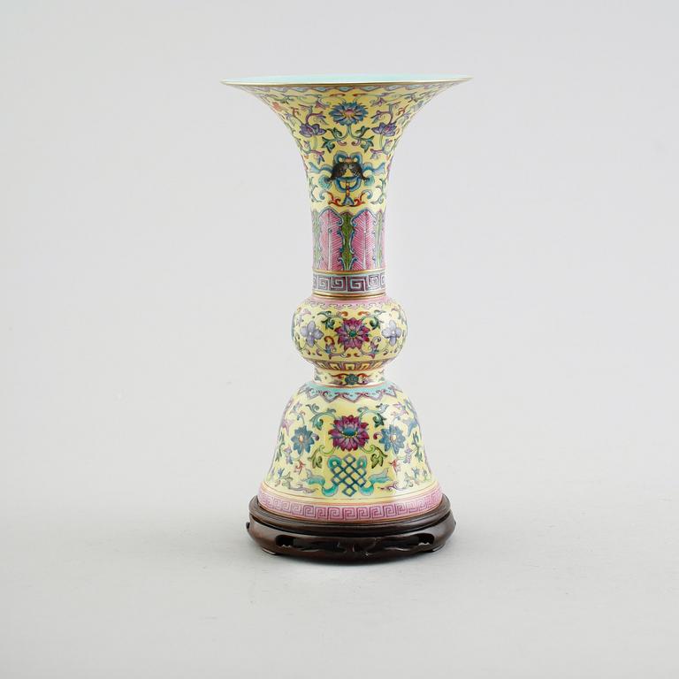 VAS, porslin, Kina, 1900-/2000-tal.
