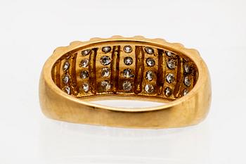 RING 18K guld med briljanter ca 0,40 ct totalt.