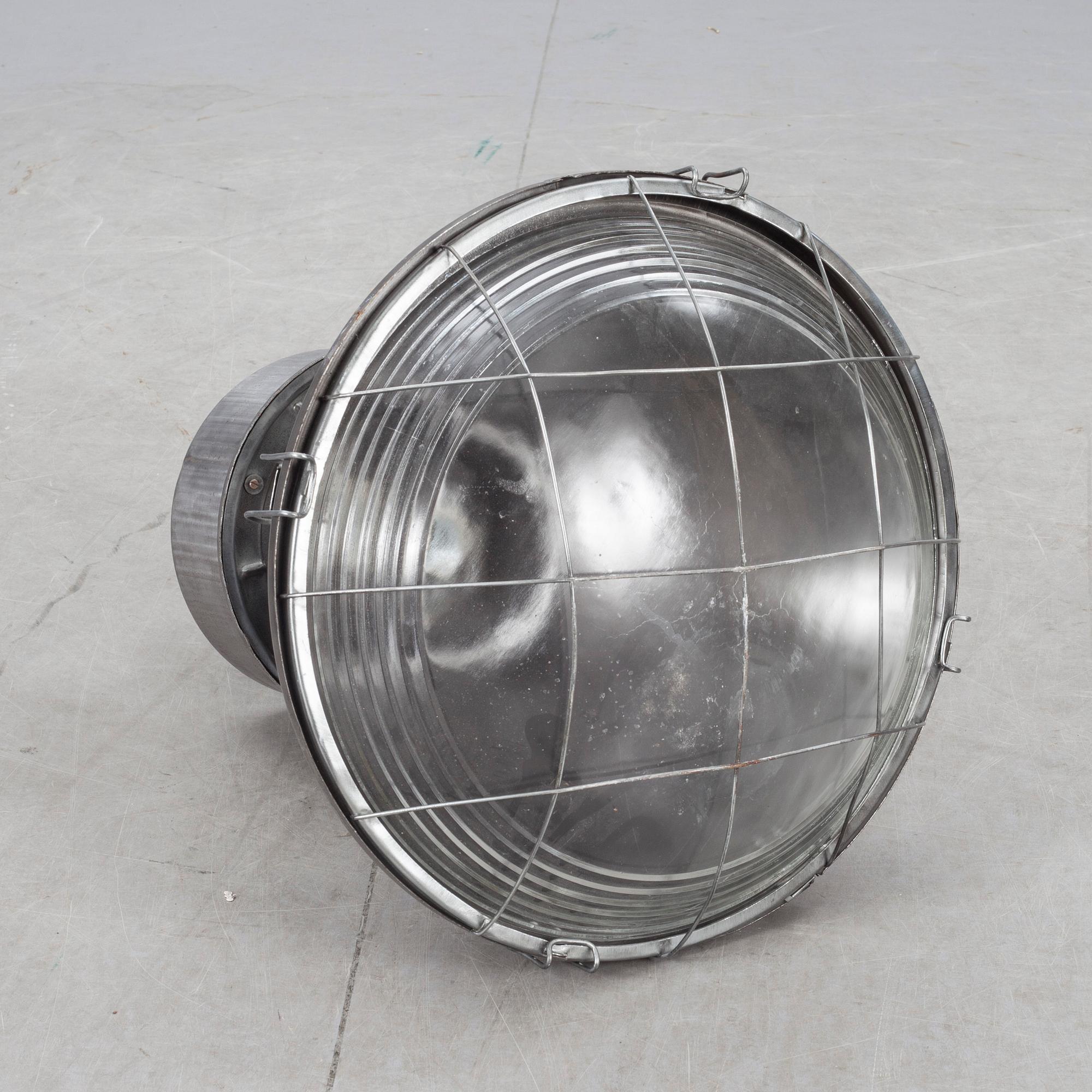 TAKLAMPA, industrimodell. Höjd c:a 72 cm.