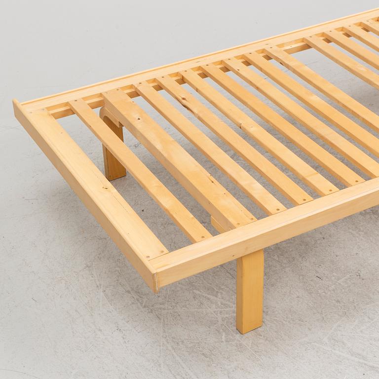 Alvar Aalto, daybed/bed, model 710, Artek, Finland.