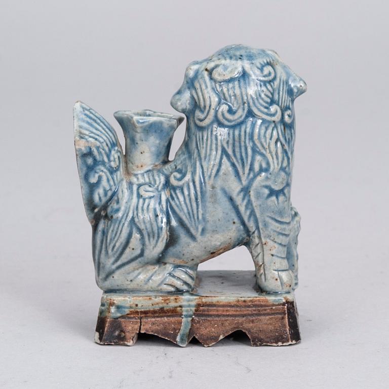 FIGURIN / RÖKELSEHÅLLARE, stengods, 1800-talets slut.