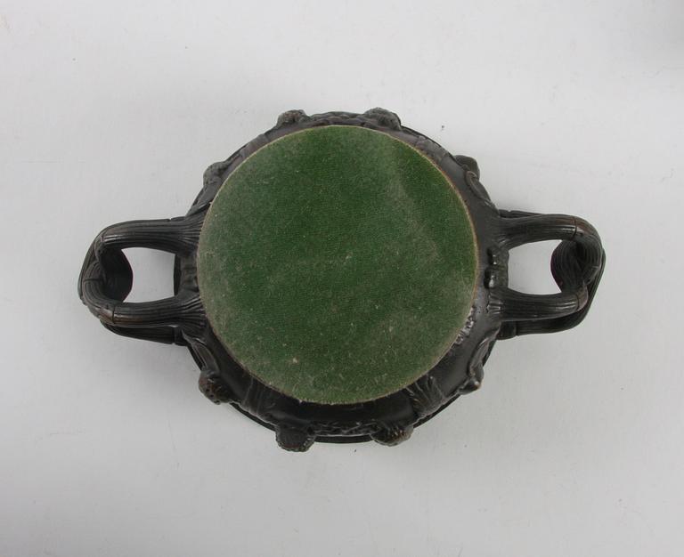 RÖKELSEKAR, FIGURIN, 1+2, brons mm. 1900-tal.