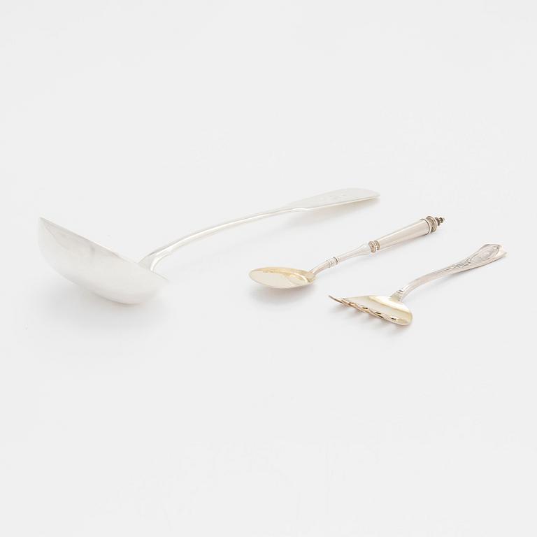 Soppslev, kaviarsked och gaffel, bl.a. Grachev, S:t Petersburg 1860 - tidigt 1900-tal.