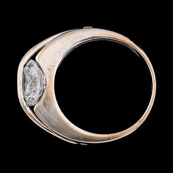 RING, 14K tvåfärgat guld, vita stenar. Vikt ca 5 g.