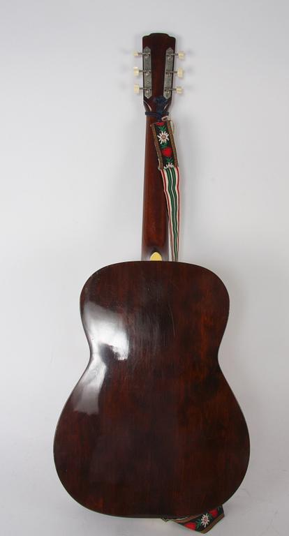 GITARR, akustisk. Levin. Med gitarrstämmare.