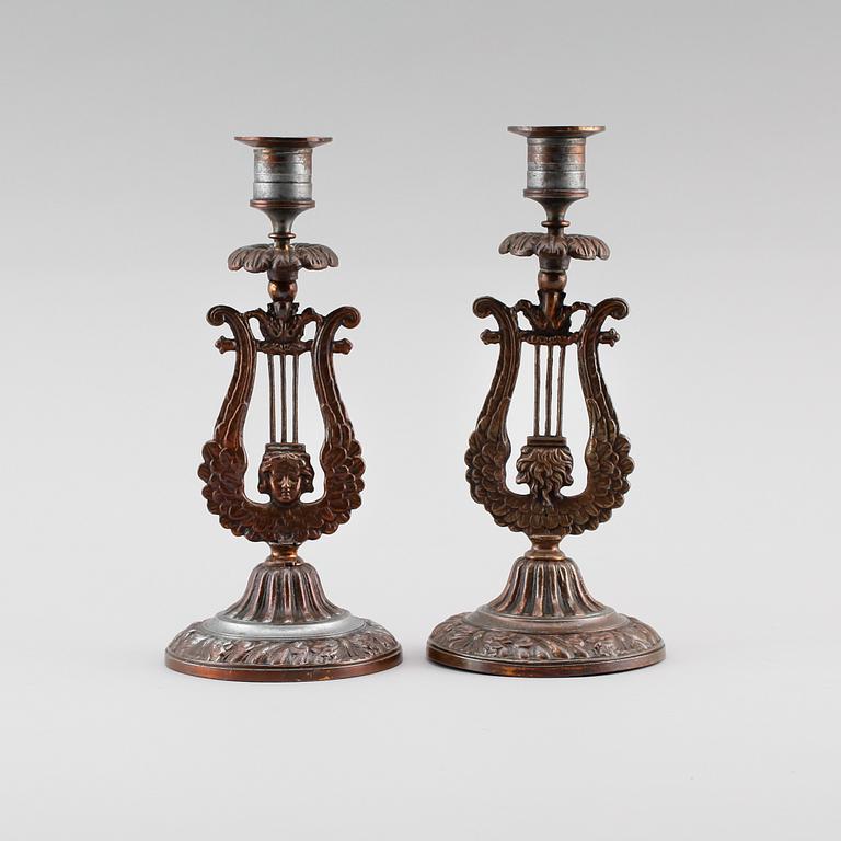 LJUSSTAKAR, 1 par, delvis försilvrad koppar, gustaviansk stil, 1800-tal.