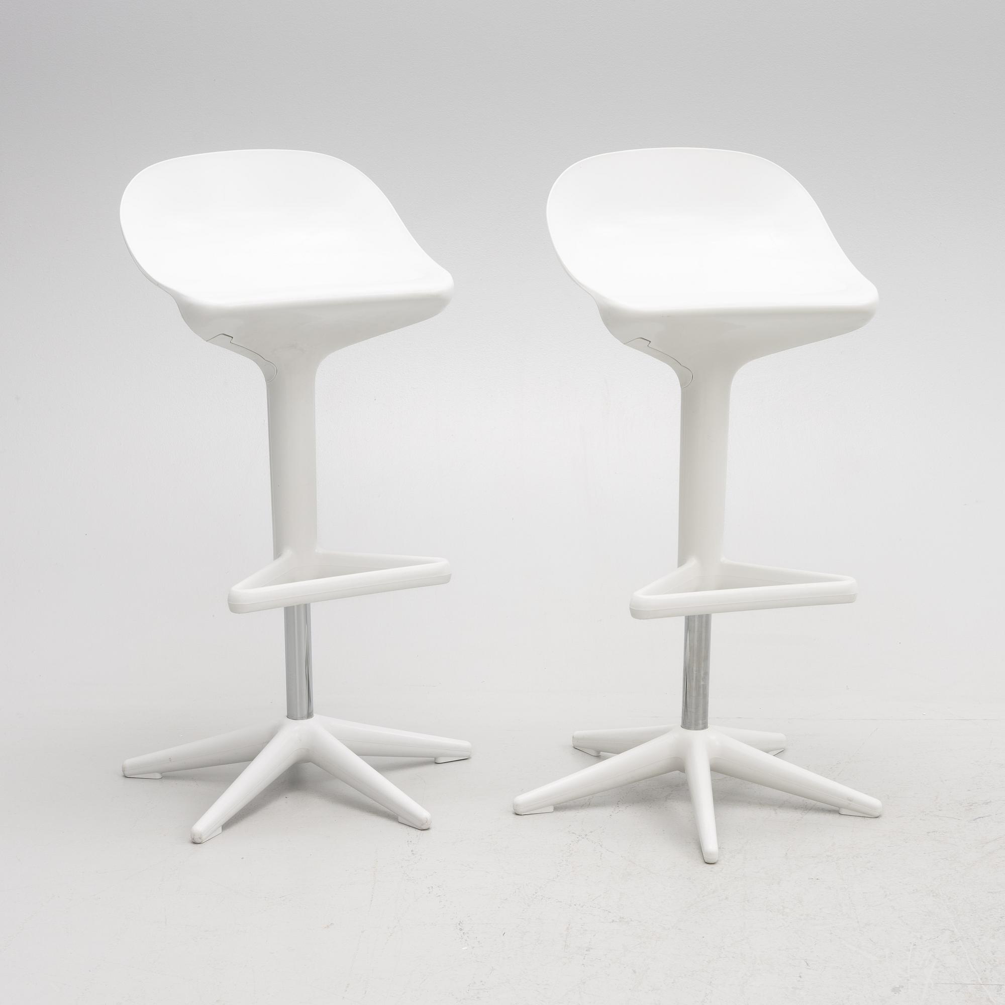 Antonio Citterio con Toan Nguyen, a pair of barstools, Kartell.