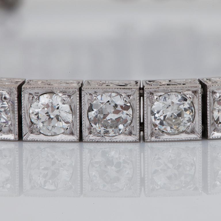 A old-cut diamond bracelet, circa 4.00 cts in total.