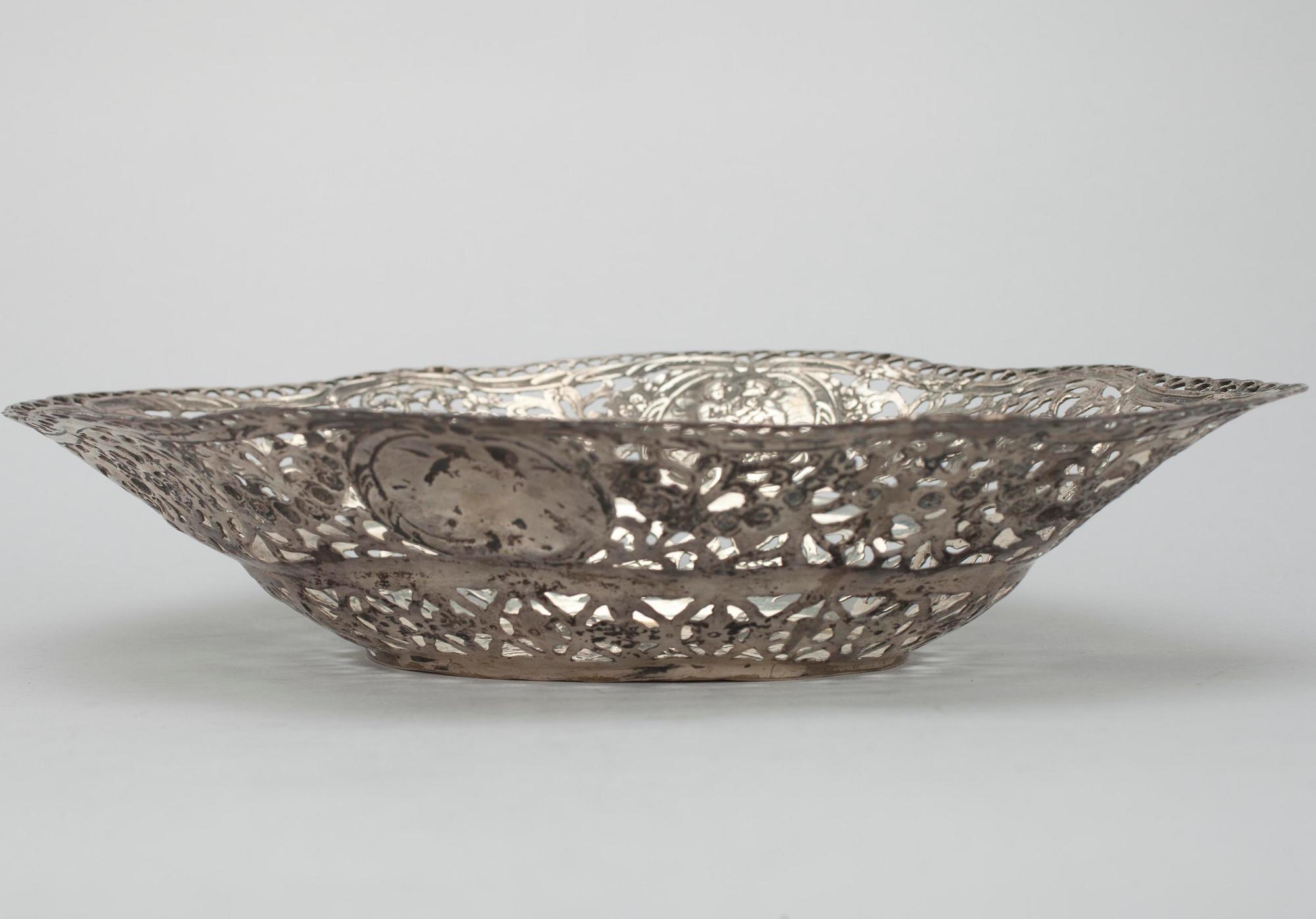 FRUKTSKÅL, 813 silver, A. Sirtamo Helsingfors 1970. Vikt 404 g.