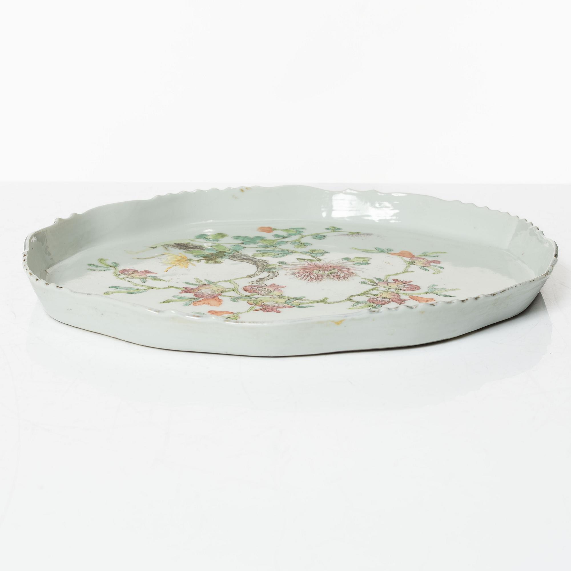 A Chinese famille rose porcelain tray, 20th century.