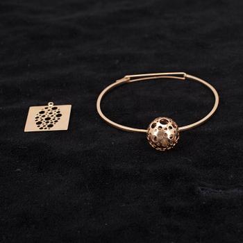 SMYCKEN, 7 st. guld 14K, Liisa Vitali. NW Helsingfors 1970-tal. Vikt ca. 22,5 g.