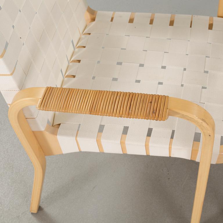 ALVAR AALTO, ett par karmstolar, modell 45, 2000-tal.