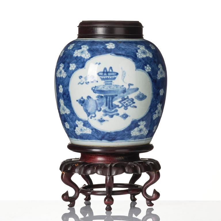 A blue and white jar, Qing dynasty, 18th century.