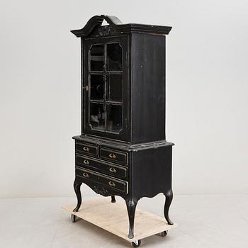 SKÅP, rokokostil, 1900-talets första hälft.