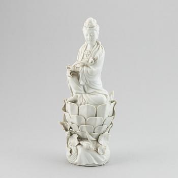 A blanc de chine figurine of a Guanyin, 20th century.