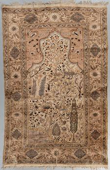 A rug, a semi-antique Kayseri, ca 180-182,5 x 121,5-125,5 cm (as well as the ends with 2 and 3 cm flat weave).