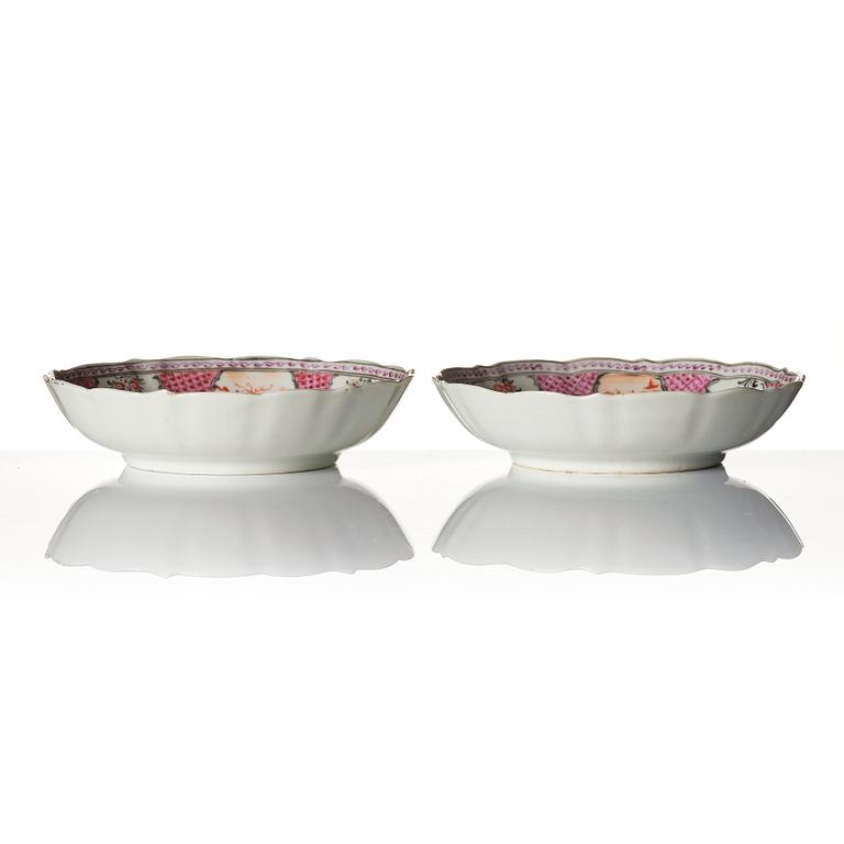 A pair of famille rose dishes with entertainers, Qing dynasty, Qianlong (1736-95).